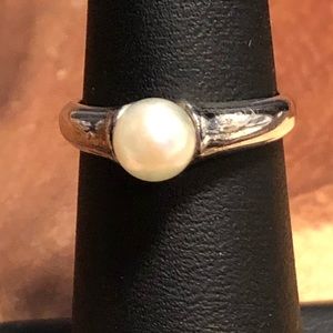 Single Pearl Ring on 925 Silver Band Size 6